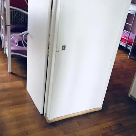 Chambres Partagees * 塞纳河畔伊夫里